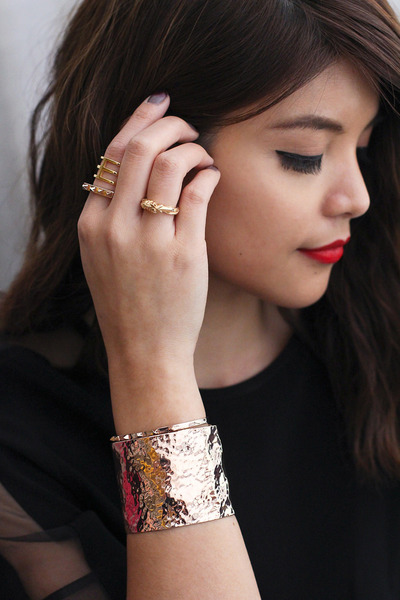 gold-rings-bracelets-svelte-metals-accessories-black-zara-top_400